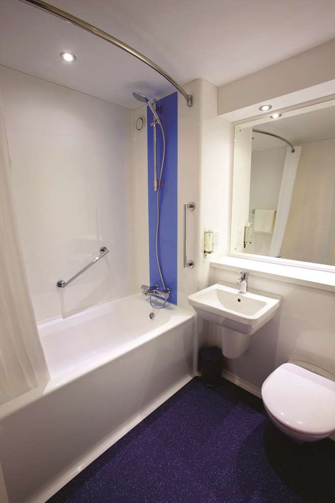 Travelodge Widnes Δωμάτιο φωτογραφία